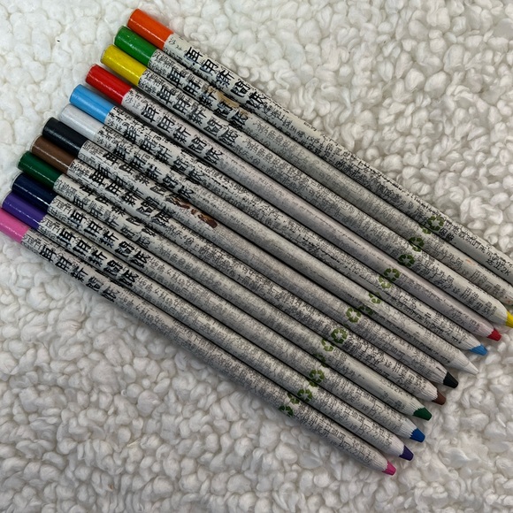 Intl Arrivals/OOLY Reused News Colored Pencil set of 12 - Picture 2 of 5
